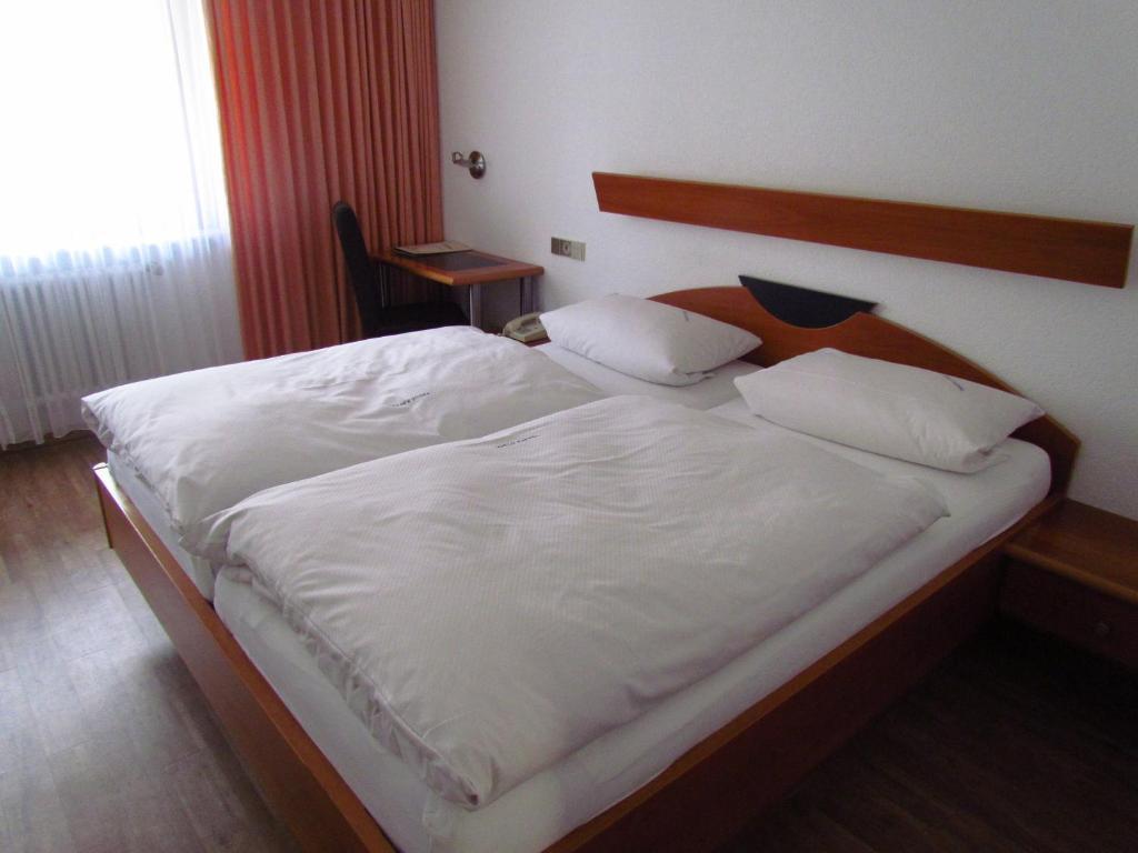 Gasthaus Zum Kreuz Hotel Freiburg im Breisgau Room photo