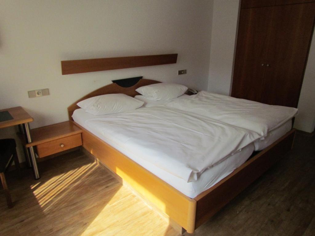 Gasthaus Zum Kreuz Hotel Freiburg im Breisgau Room photo